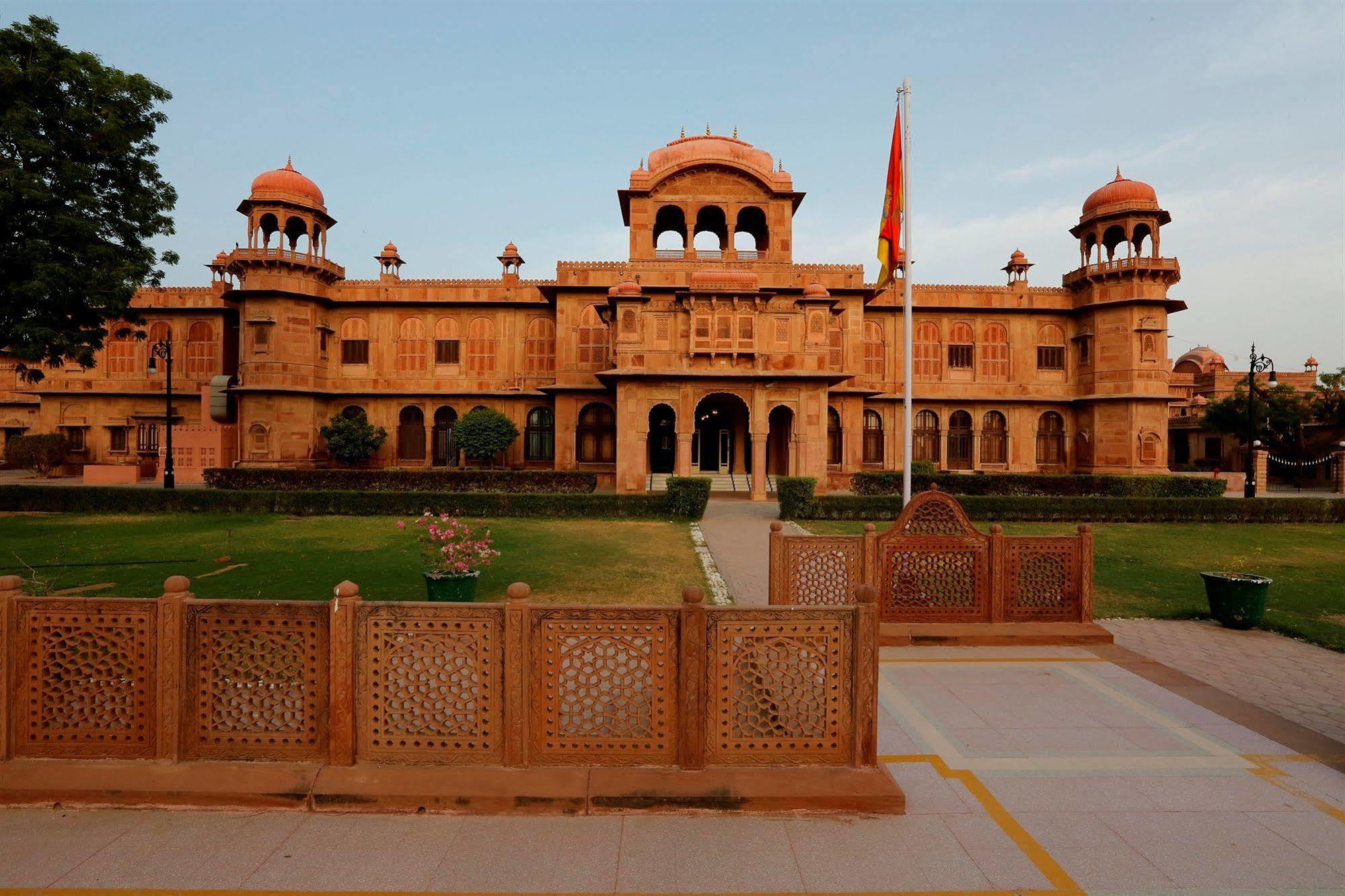 The Lallgarh Palace A Heritage Hotel Bikaner Extérieur photo