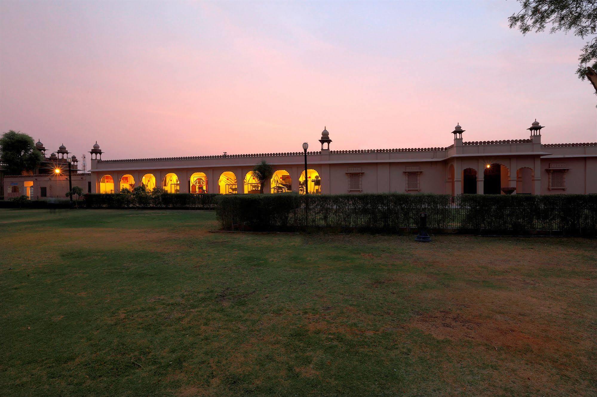 The Lallgarh Palace A Heritage Hotel Bikaner Extérieur photo